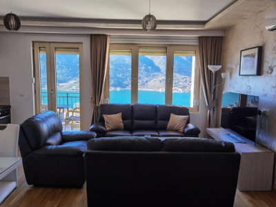 Трехкомнатная квартира с панорамным видом на море